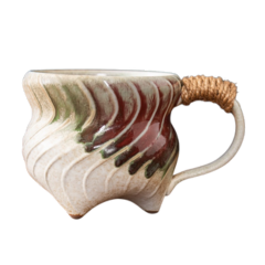 Egyedi kézzel készült hullámmintás kerámia bögre