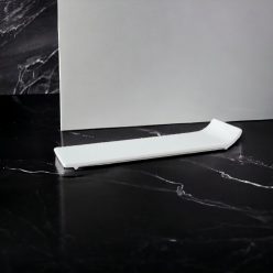 Kioto fehér tálaló tányér fekete márvány asztalon